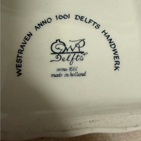 Blue and White Ceramic Box - Picture 5 of 6